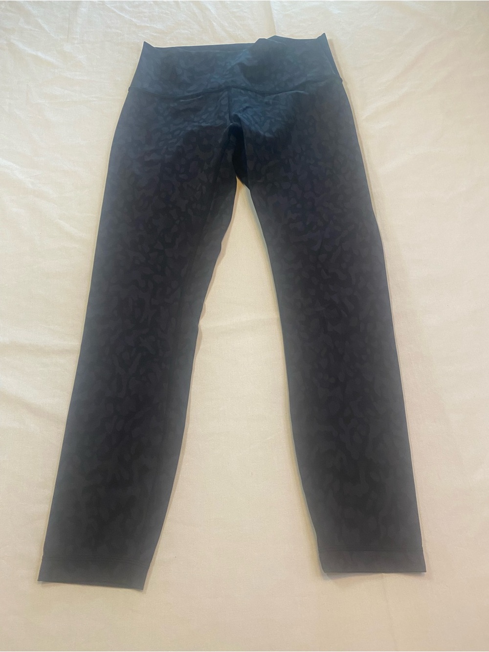 lululemon athletica Women's
Black/Gray Leopard Pull On Yoga
Leggings Size 8 - Picture 3 of 10